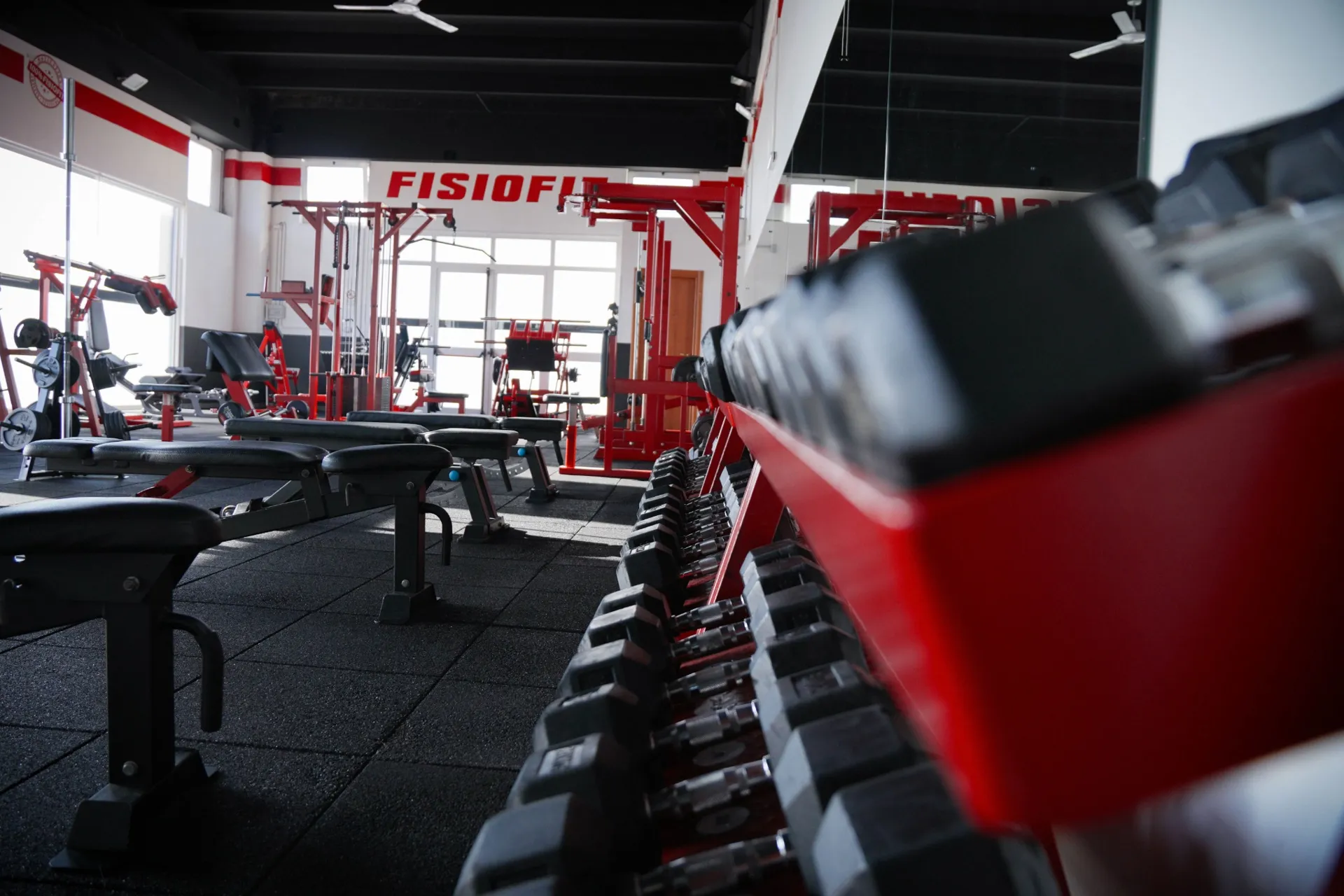 Zona manubri FISIOFIT – dettaglio attrezzature sala pesi