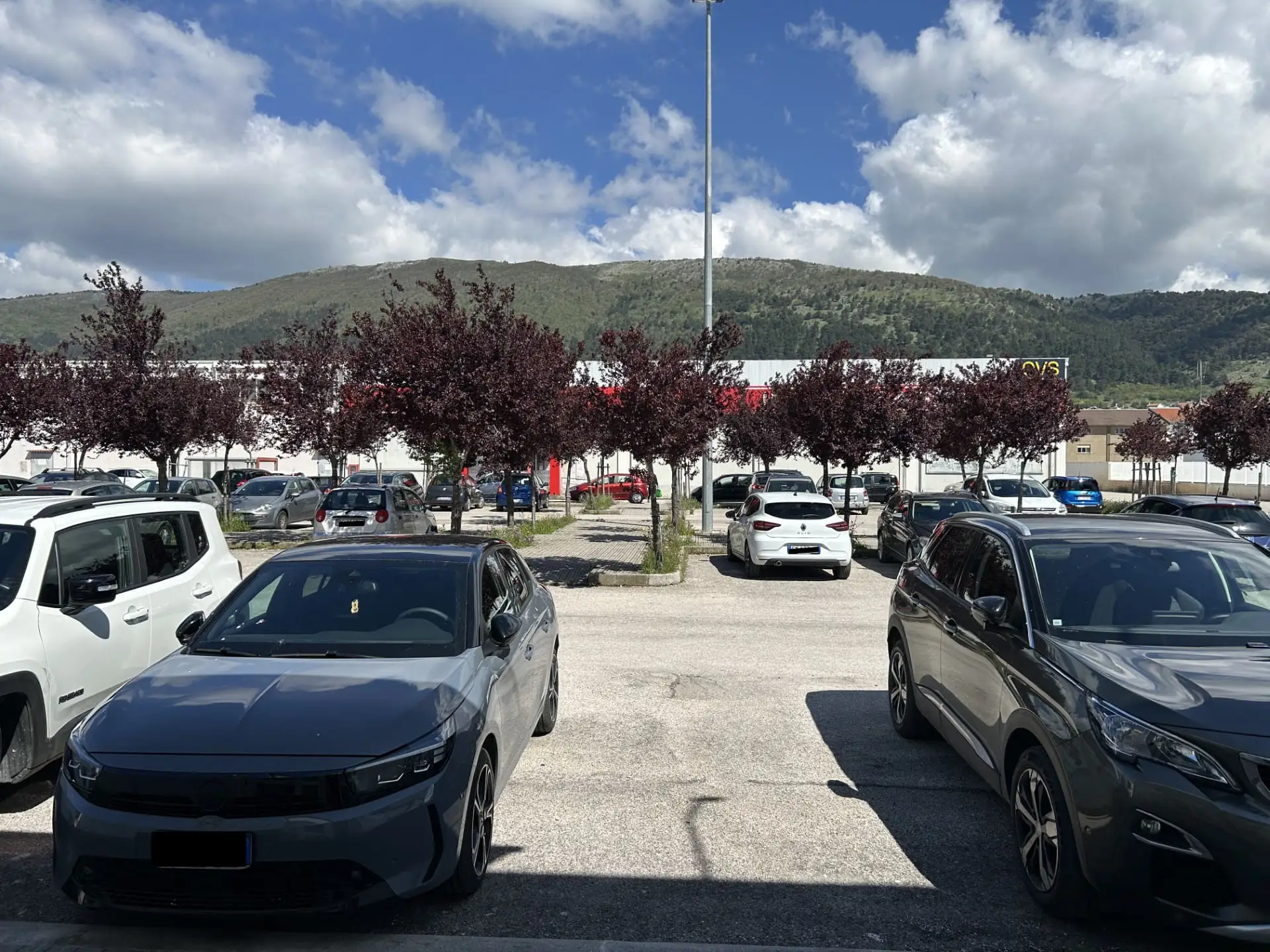 Grande parcheggio esterno – parcheggio gratuito
