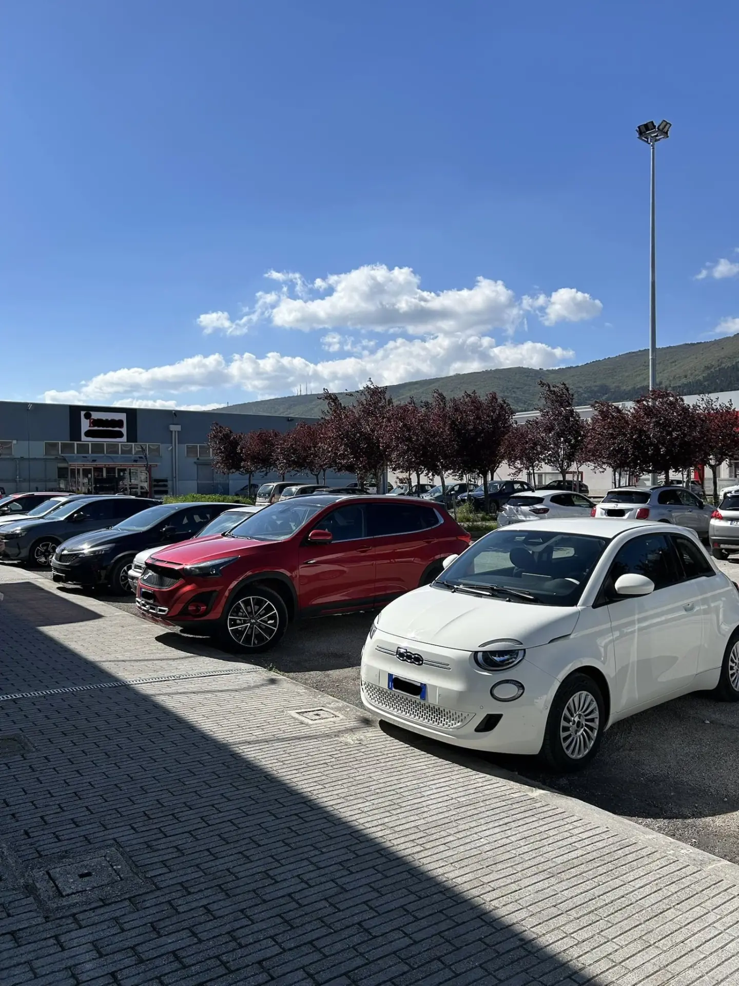 Grande parcheggio esterno – parcheggio gratuito